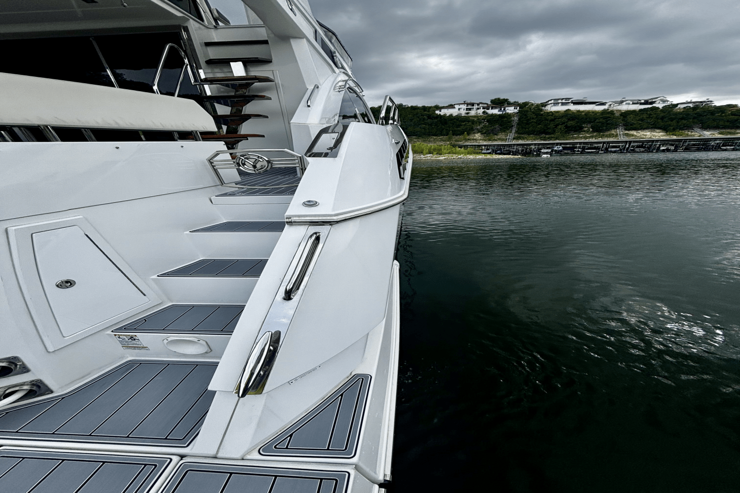 2020 Cruisers Yachts 60 FLY Image Thumbnail #9