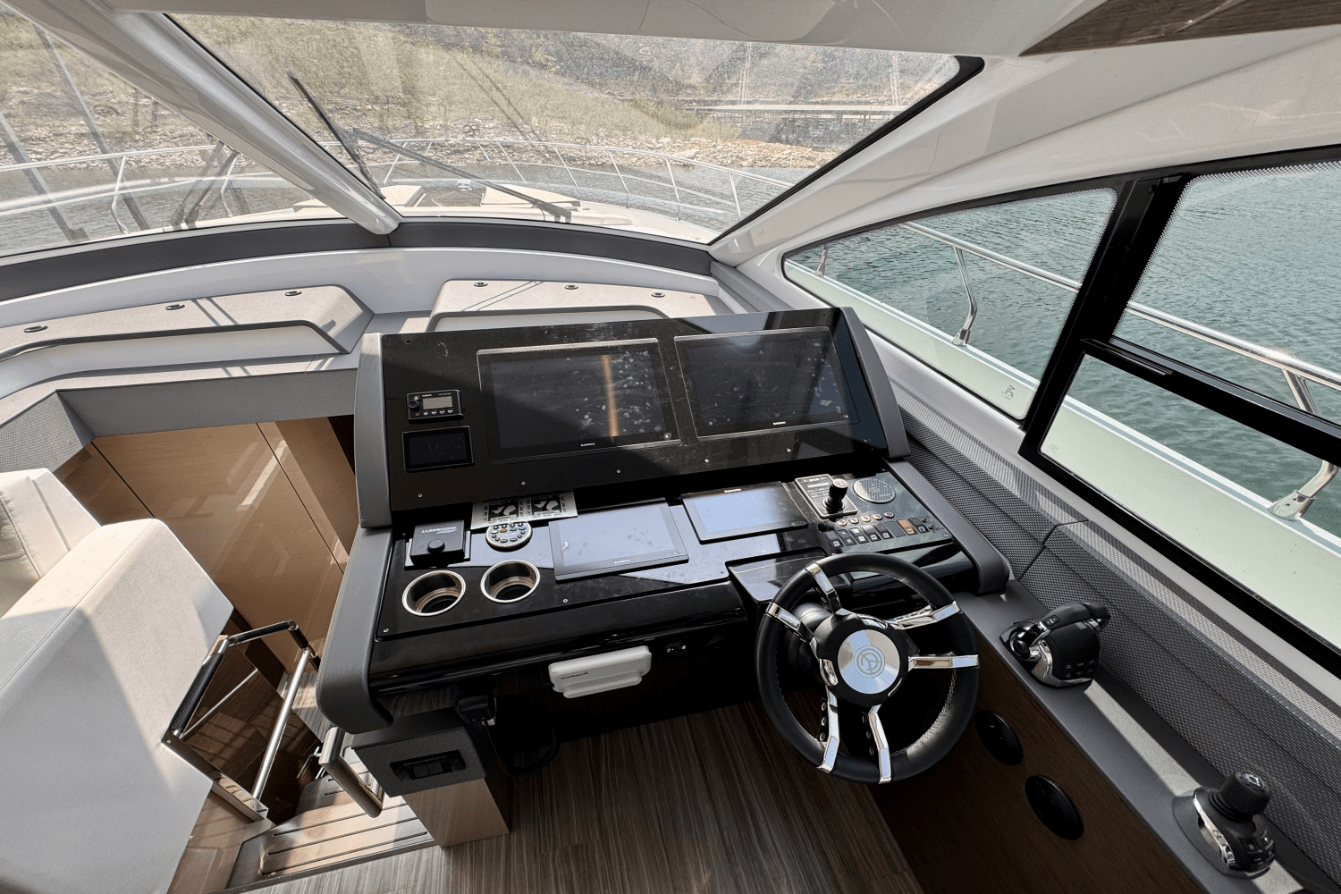 2020 Cruisers Yachts 60 FLY Image Thumbnail #29