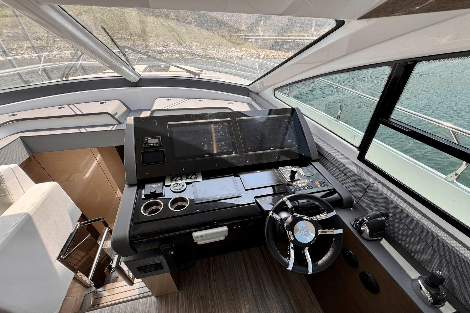 2020 Cruisers Yachts 60 FLY Image Thumbnail #52