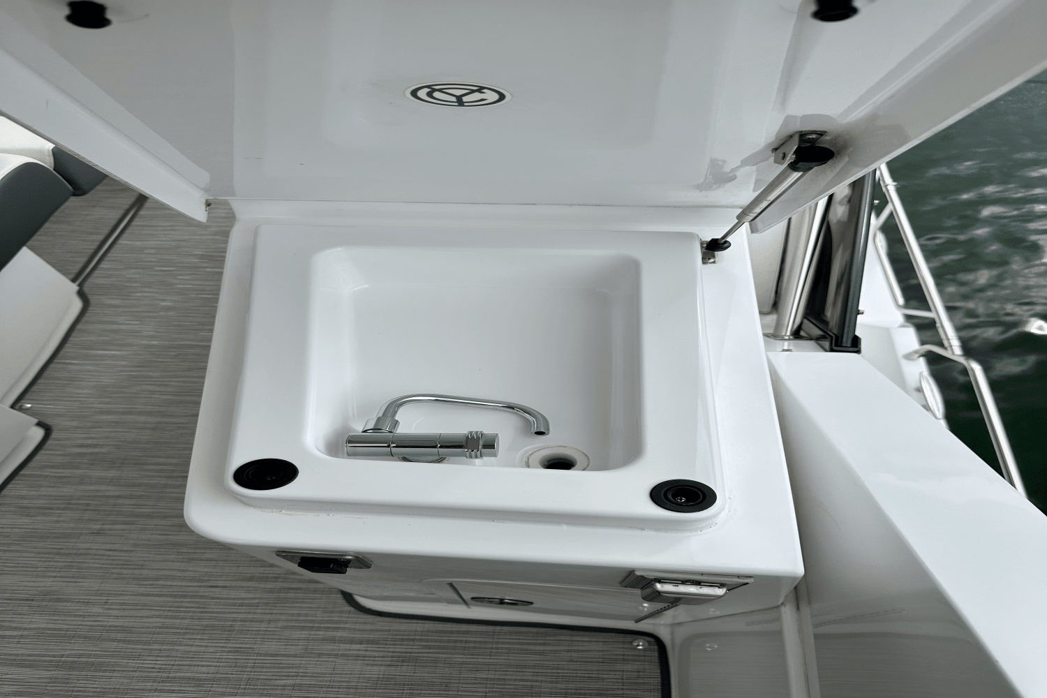 2020 Cruisers Yachts 60 FLY Image Thumbnail #21