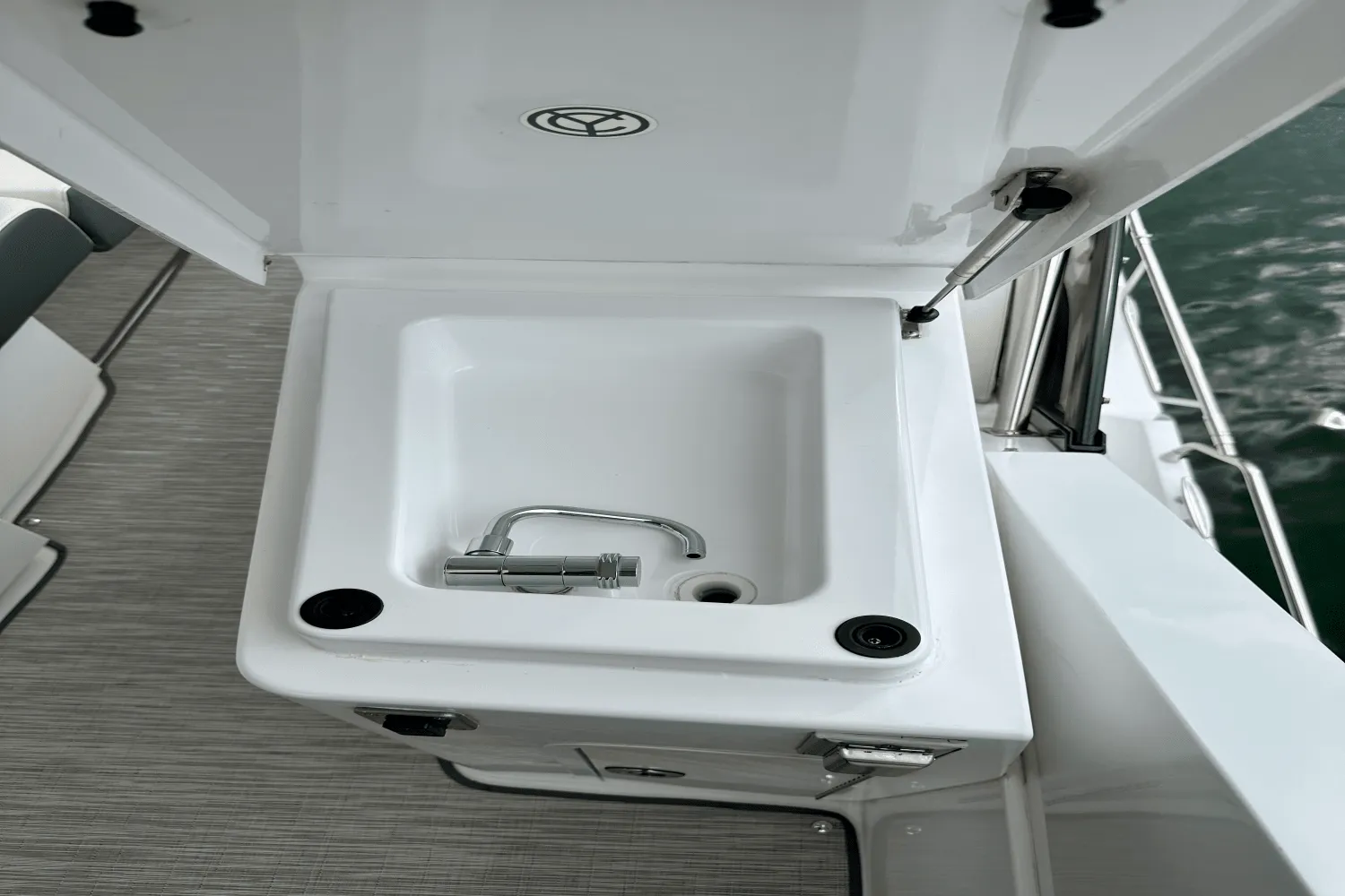 2020 Cruisers Yachts 60 FLY Image Thumbnail #21