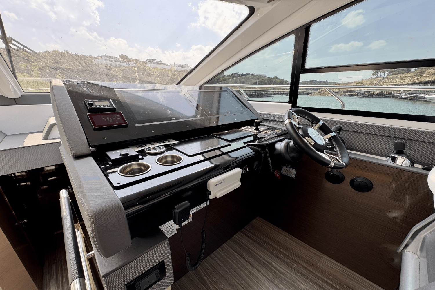 2020 Cruisers Yachts 60 FLY Image Thumbnail #28