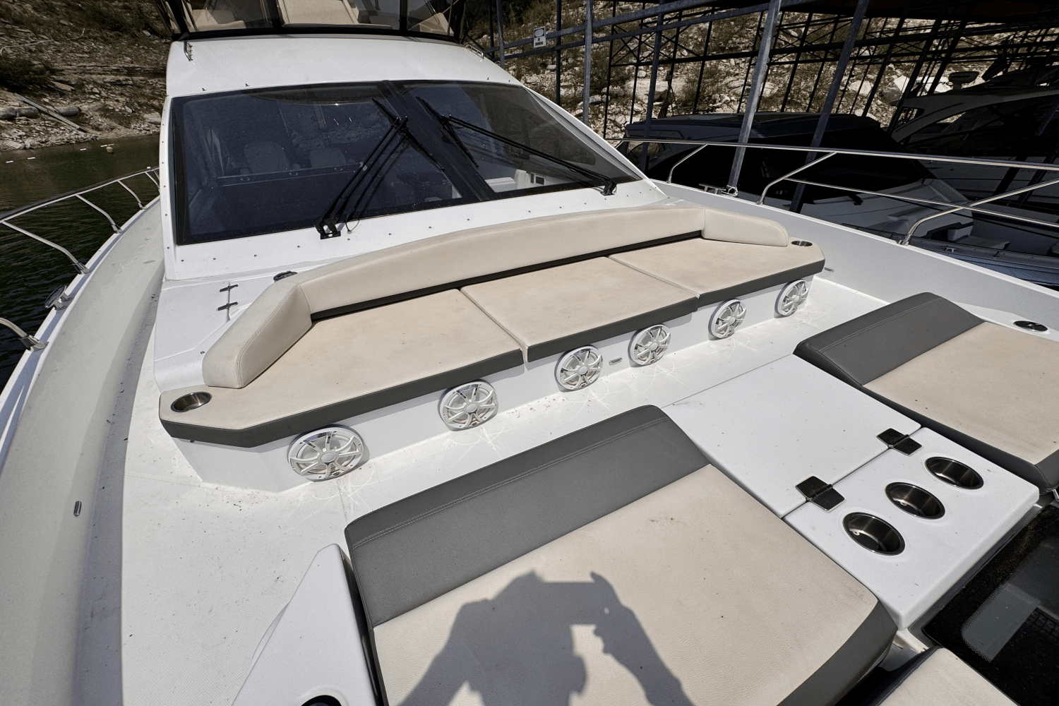 2020 Cruisers Yachts 60 FLY Image Thumbnail #5