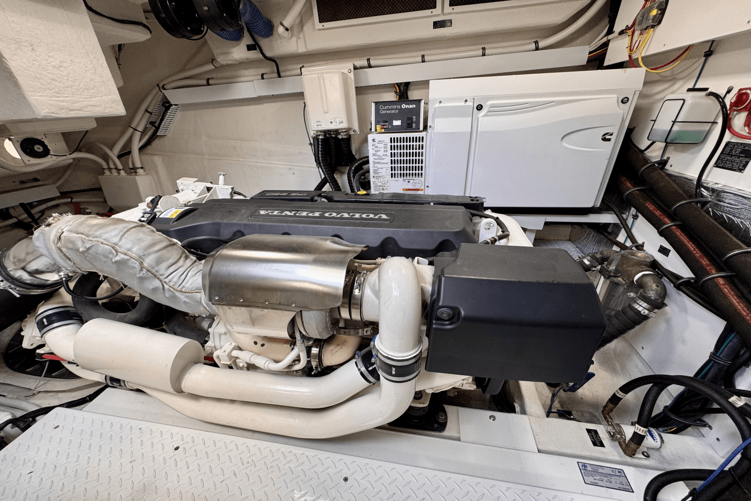 2020 Cruisers Yachts 60 FLY Image Thumbnail #51