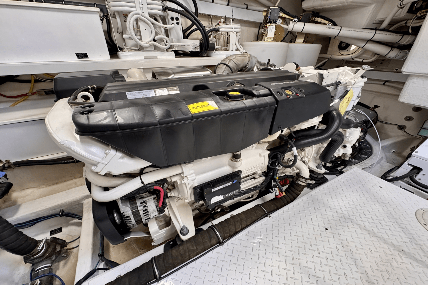2020 Cruisers Yachts 60 FLY Image Thumbnail #50