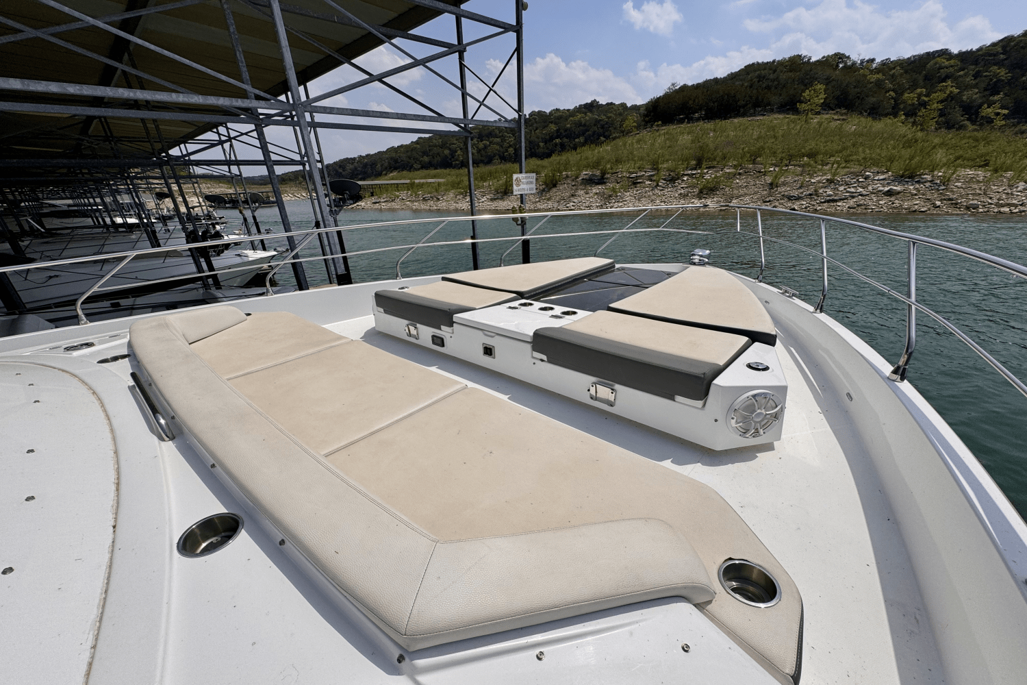 2020 Cruisers Yachts 60 FLY Image Thumbnail #6