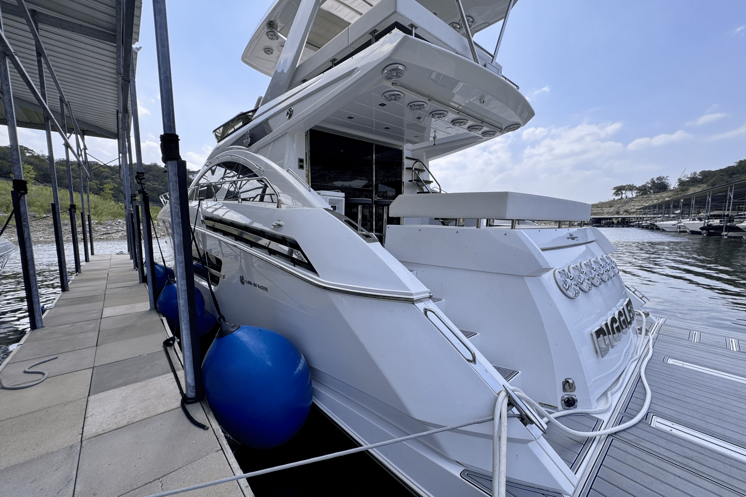2020 Cruisers Yachts 60 FLY Image Thumbnail #1
