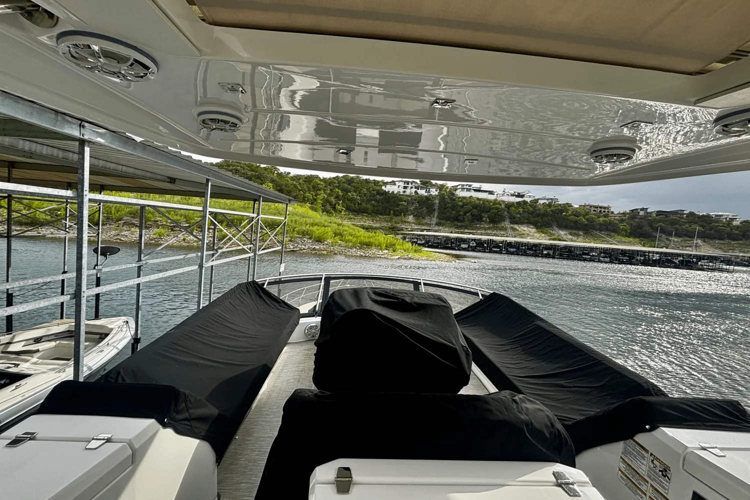 2020 Cruisers Yachts 60 FLY Image Thumbnail #31