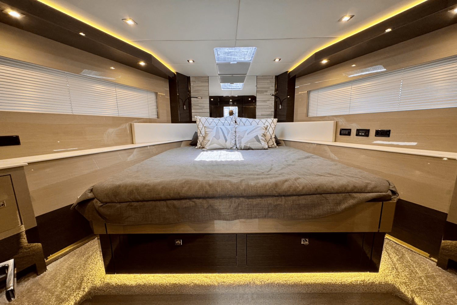 2020 Cruisers Yachts 60 FLY Image Thumbnail #40