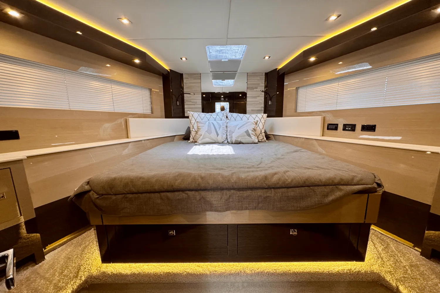 2020 Cruisers Yachts 60 FLY Image Thumbnail #63
