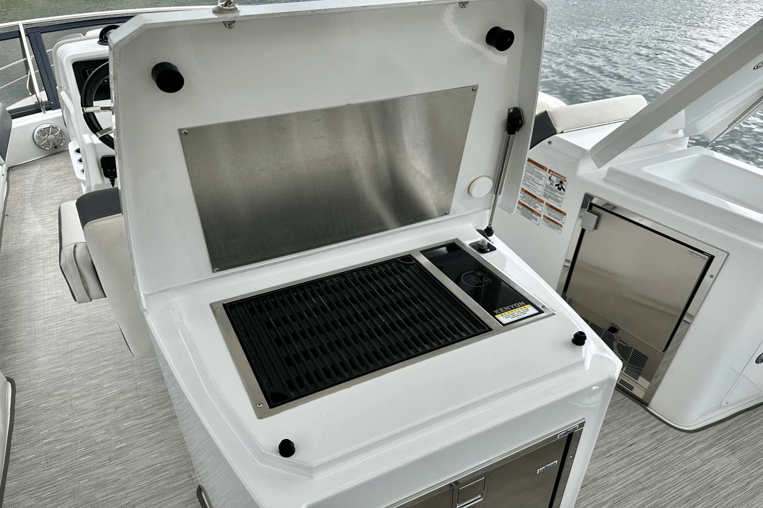 2020 Cruisers Yachts 60 FLY Image Thumbnail #19