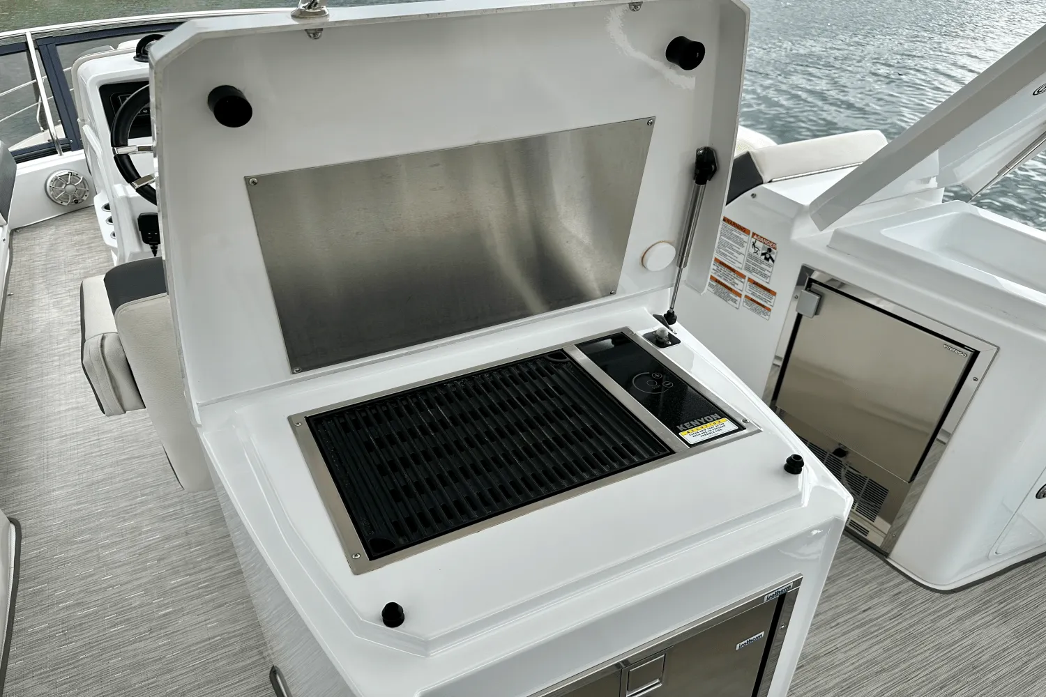 2020 Cruisers Yachts 60 FLY Image Thumbnail #19