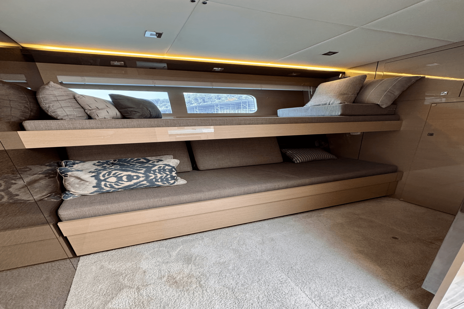 2020 Cruisers Yachts 60 FLY Image Thumbnail #36