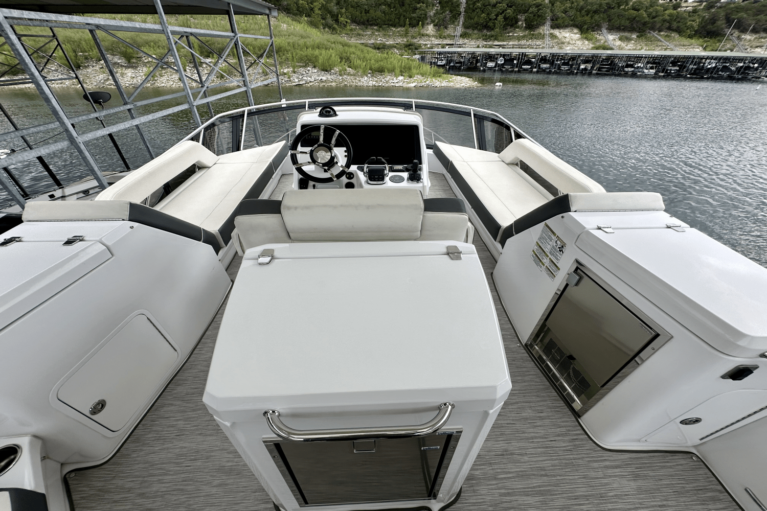 2020 Cruisers Yachts 60 FLY Image Thumbnail #14