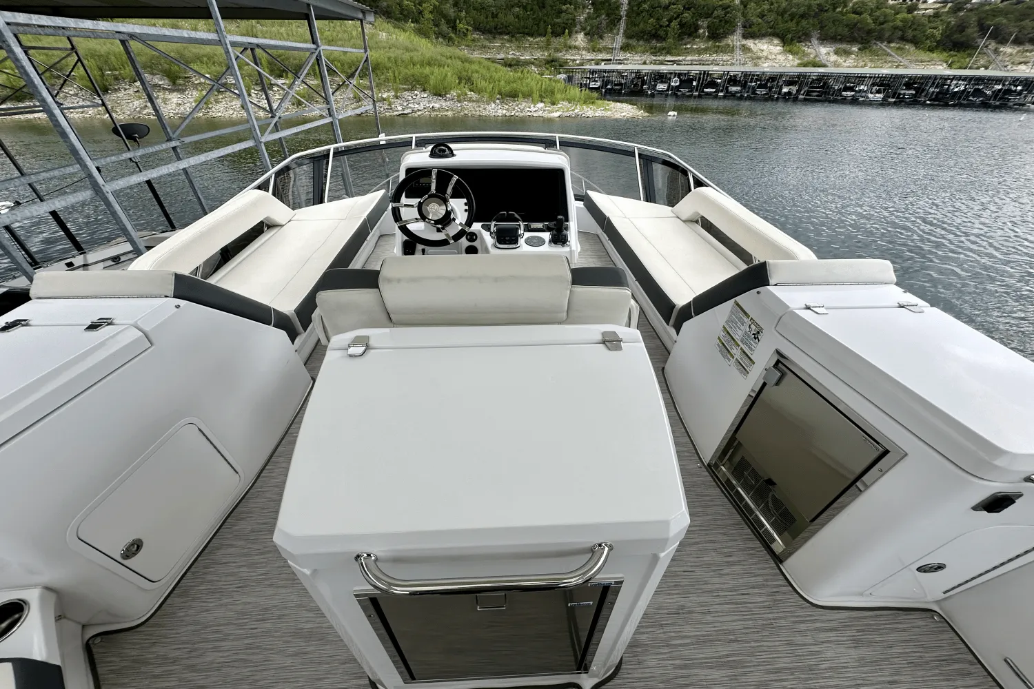 2020 Cruisers Yachts 60 FLY Image Thumbnail #14