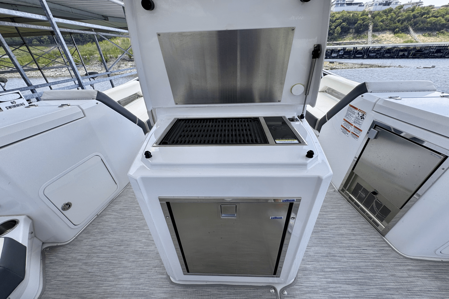 2020 Cruisers Yachts 60 FLY Image Thumbnail #12