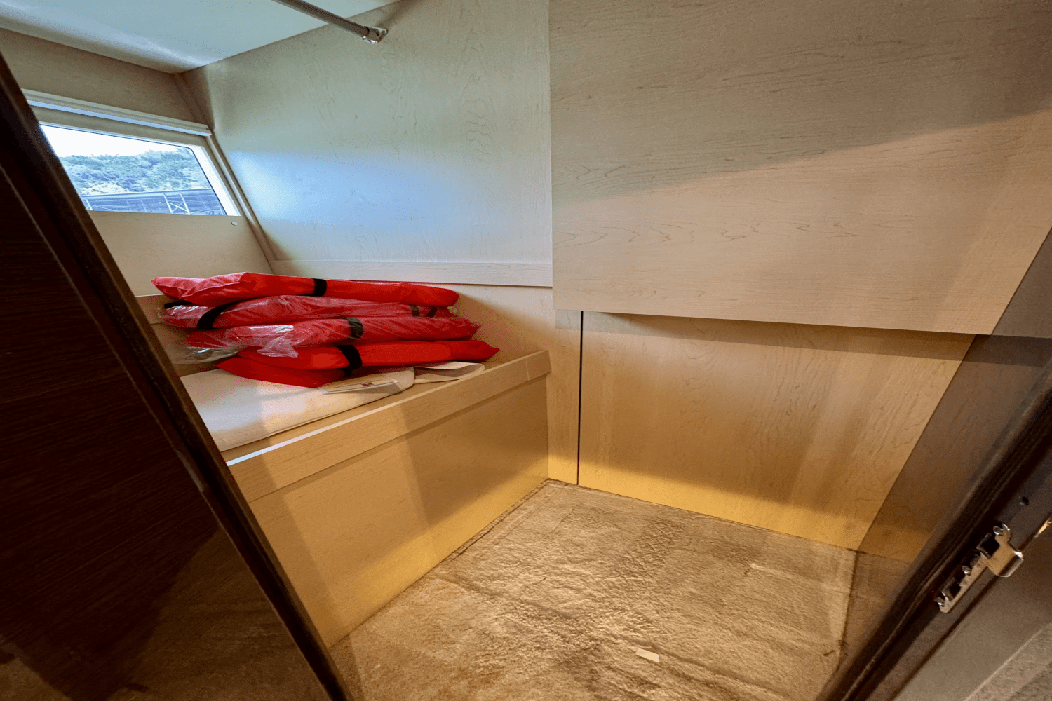 2020 Cruisers Yachts 60 FLY Image Thumbnail #37