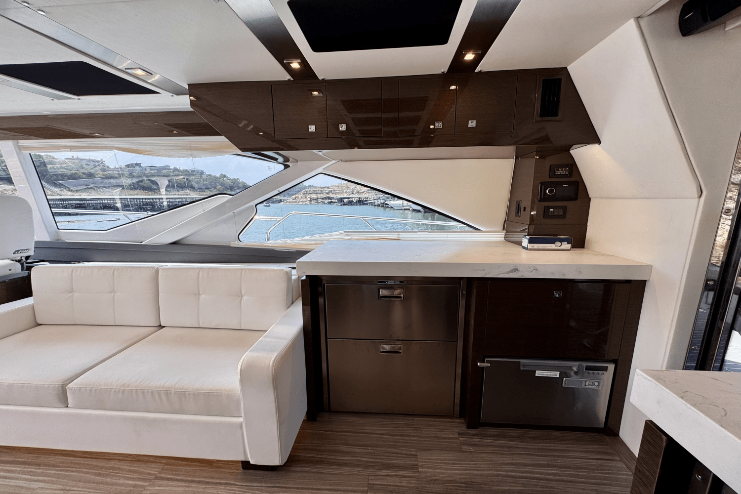 2020 Cruisers Yachts 60 FLY Image Thumbnail #25