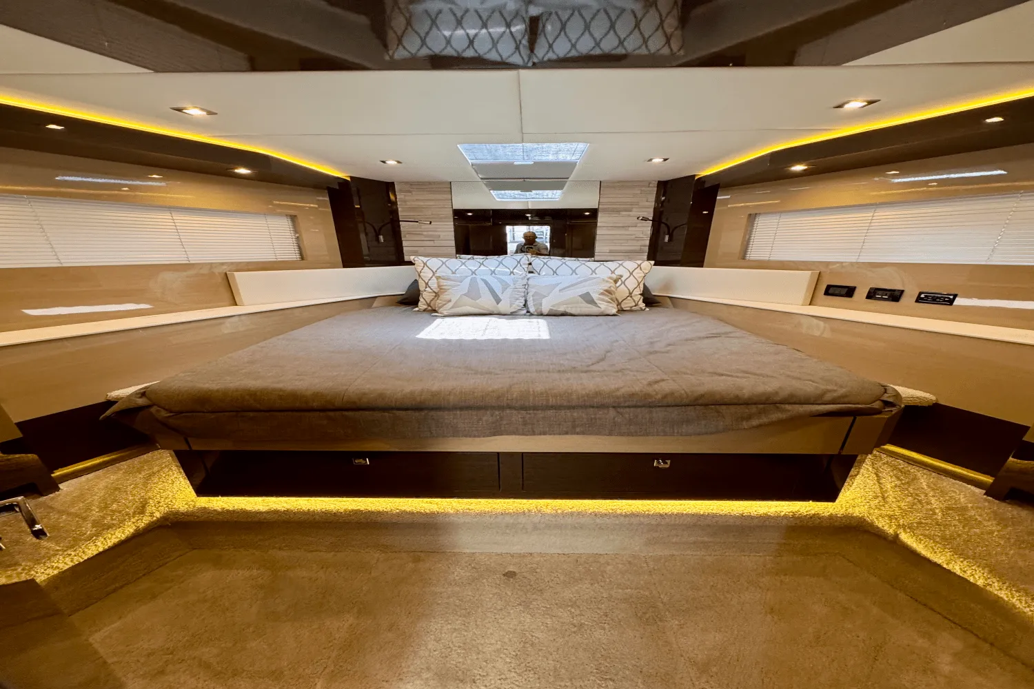 2020 Cruisers Yachts 60 FLY Image Thumbnail #62