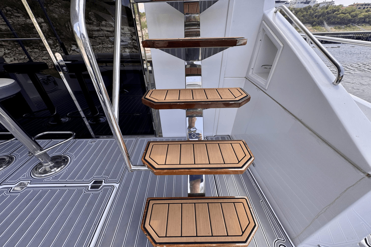 2020 Cruisers Yachts 60 FLY Image Thumbnail #8