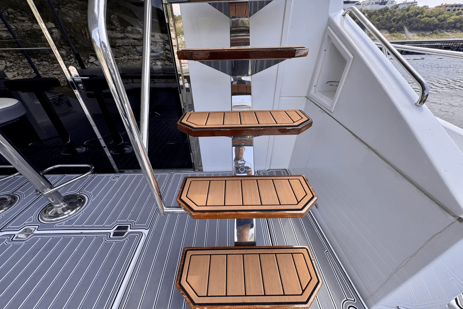 2020 Cruisers Yachts 60 FLY Image Thumbnail #12