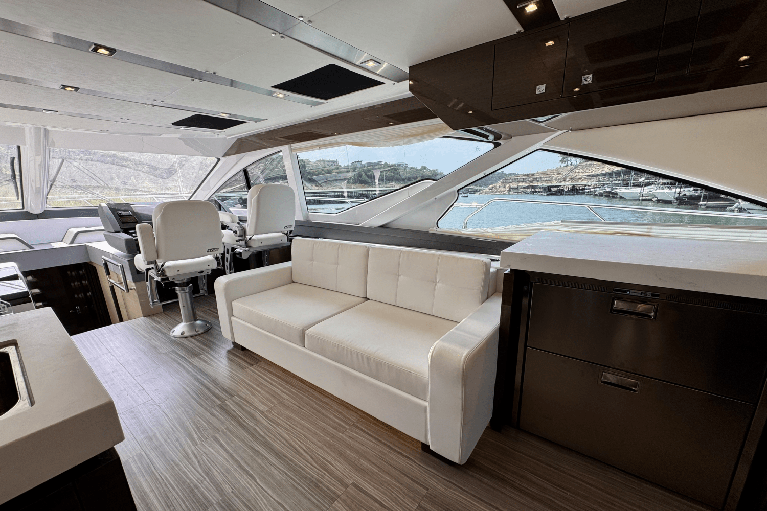 2020 Cruisers Yachts 60 FLY Image Thumbnail #26