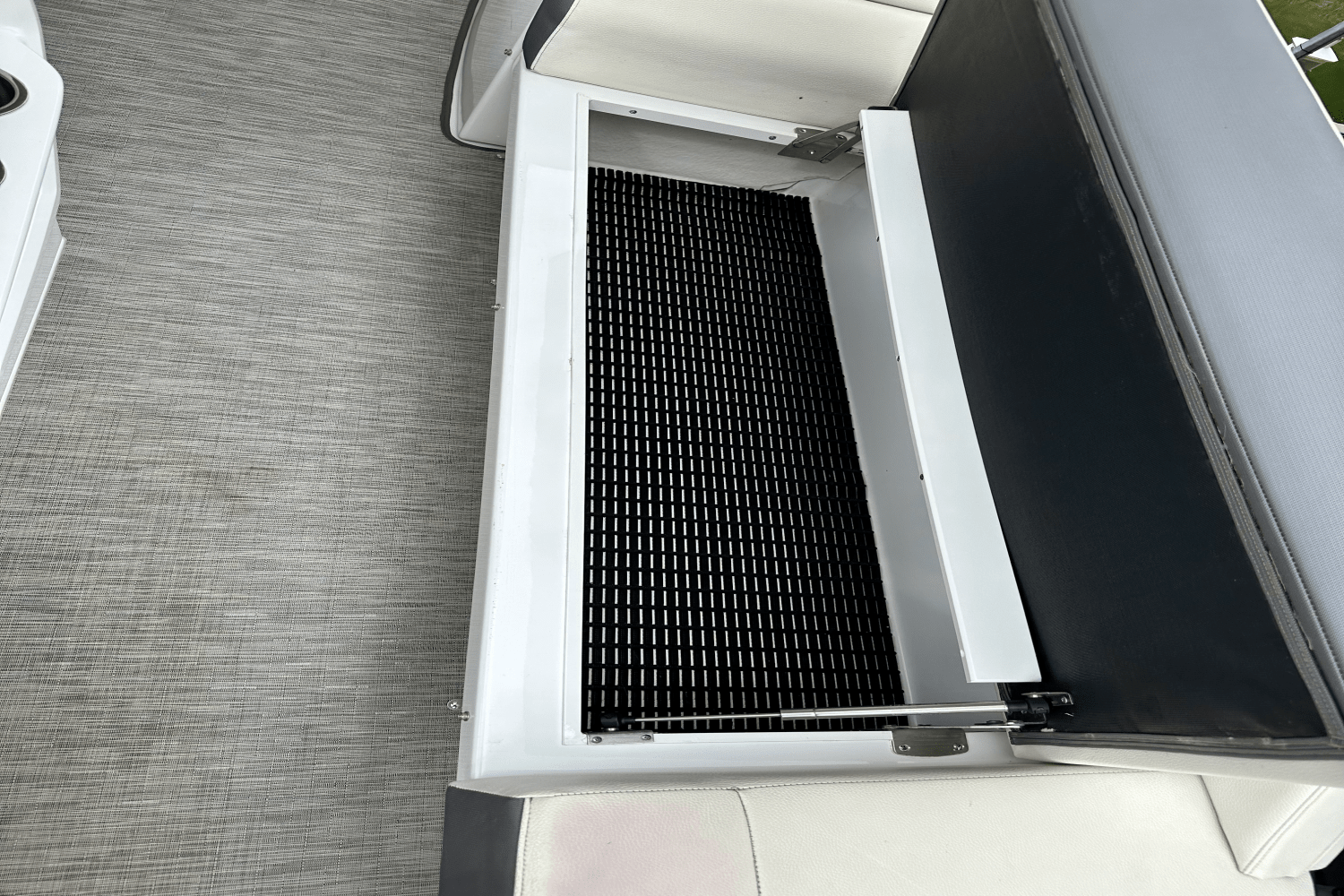 2020 Cruisers Yachts 60 FLY Image Thumbnail #26