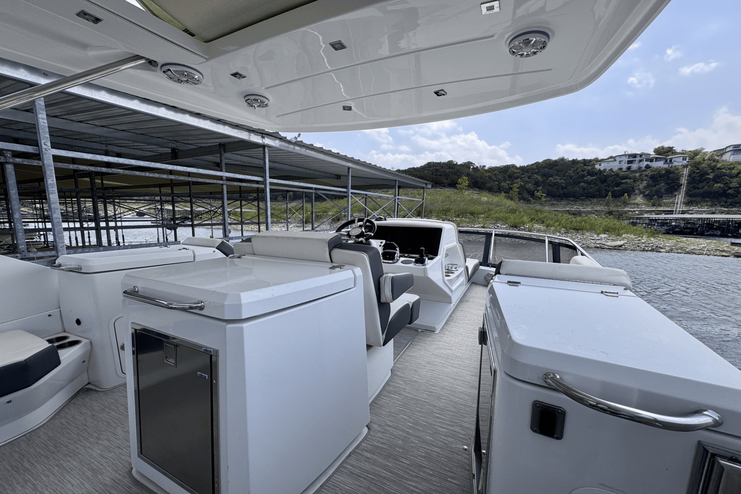 2020 Cruisers Yachts 60 FLY Image Thumbnail #15