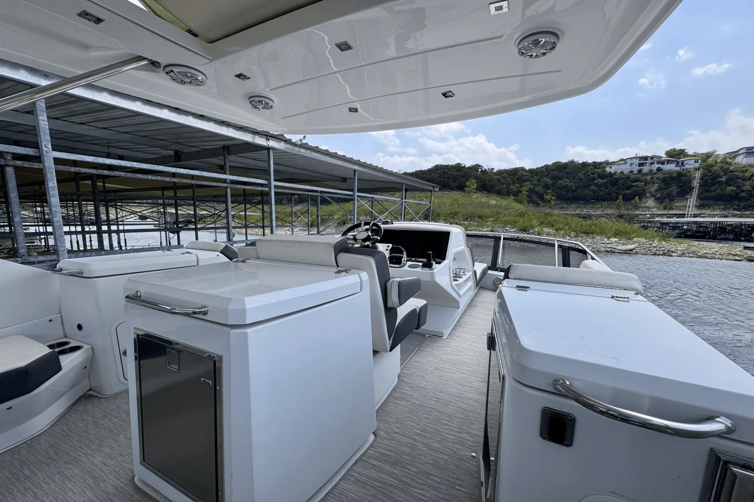 2020 Cruisers Yachts 60 FLY Image Thumbnail #15