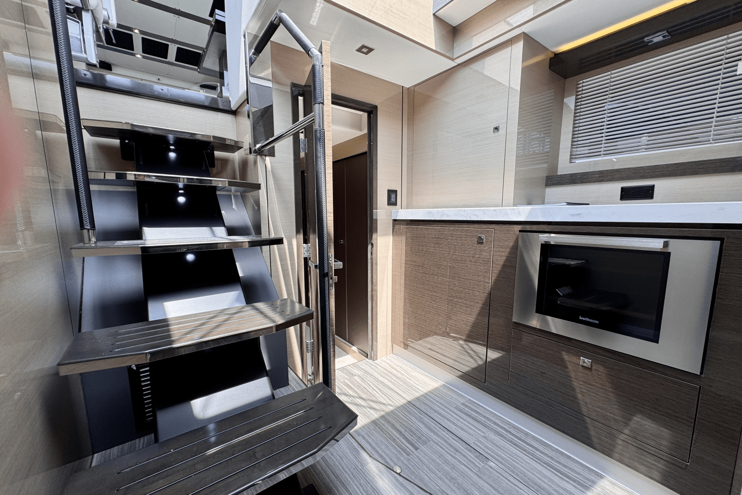 2020 Cruisers Yachts 60 FLY Image Thumbnail #33