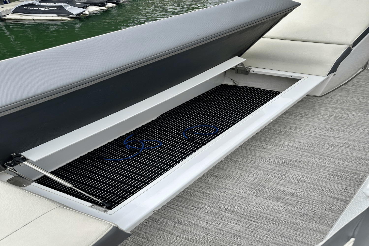 2020 Cruisers Yachts 60 FLY Image Thumbnail #25