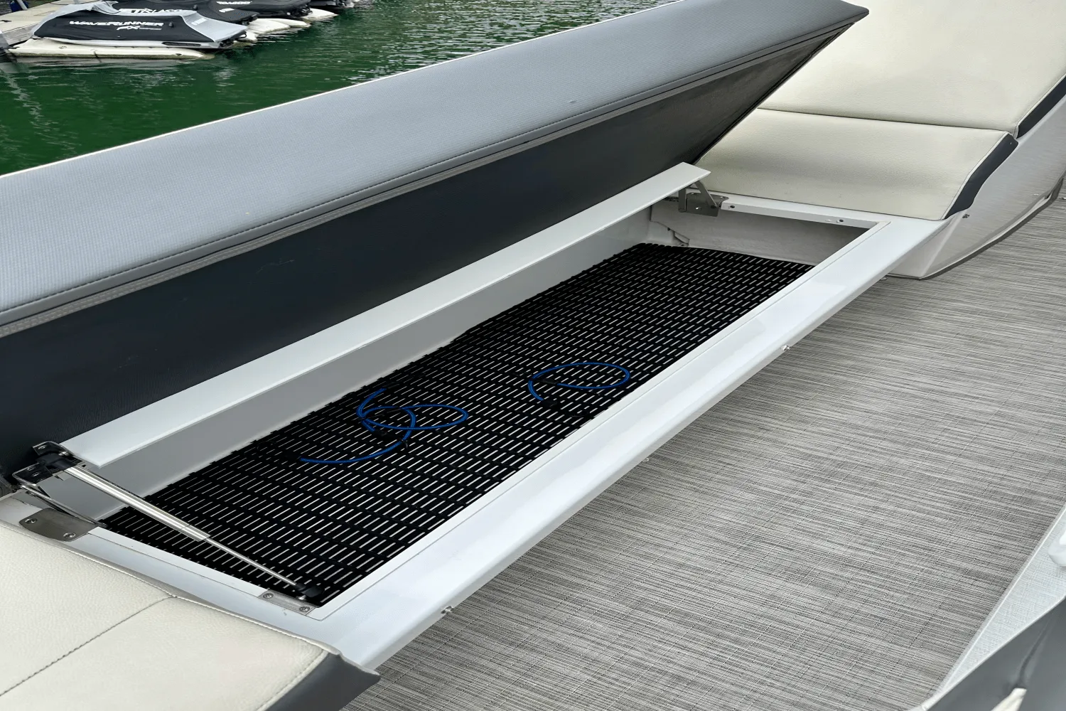 2020 Cruisers Yachts 60 FLY Image Thumbnail #25