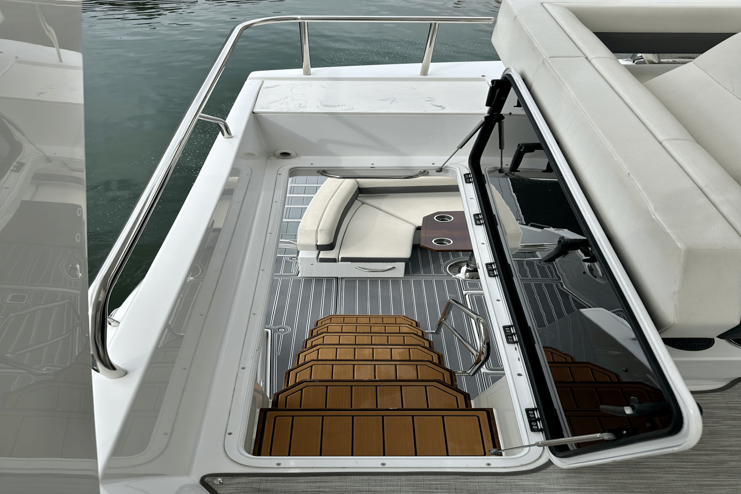 2020 Cruisers Yachts 60 FLY Image Thumbnail #32