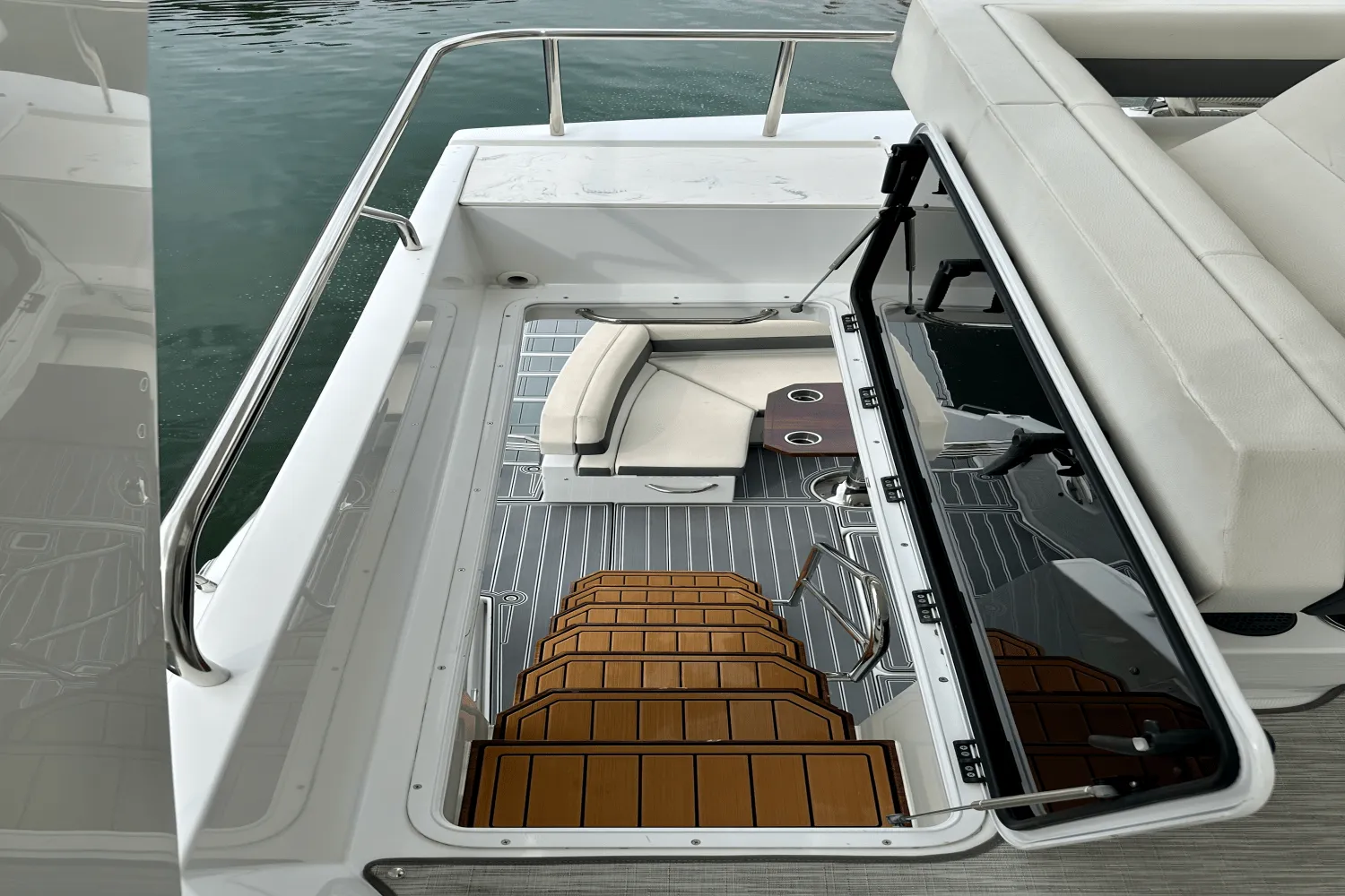 2020 Cruisers Yachts 60 FLY Image Thumbnail #32