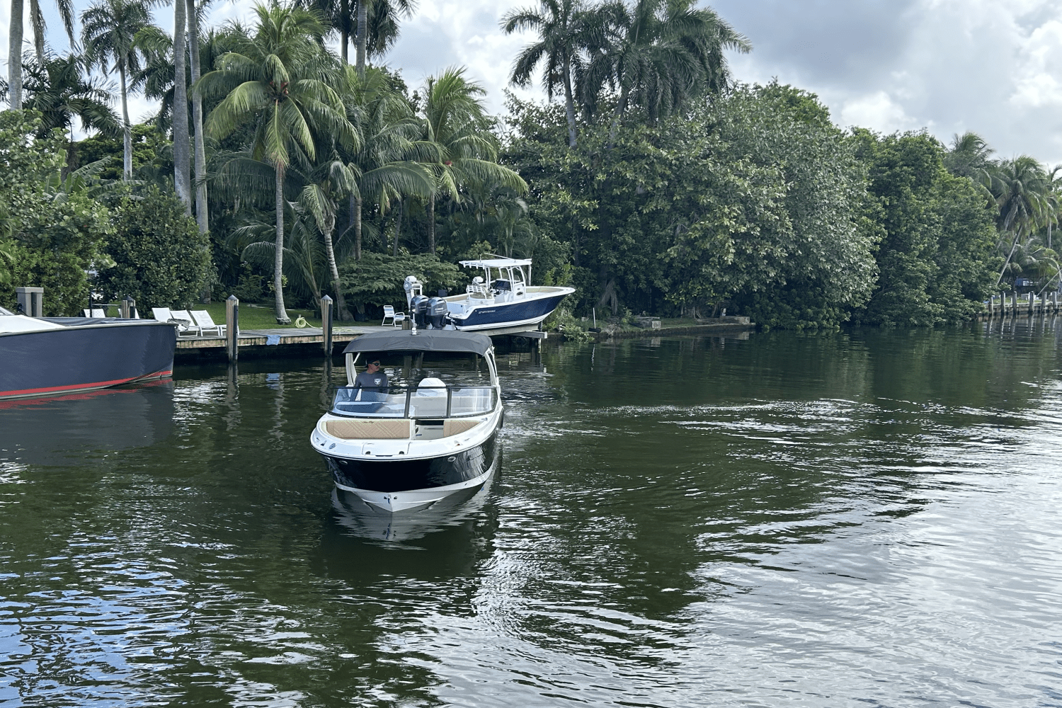 2025 Sea Ray SDX 250 Outboard Image Thumbnail #9