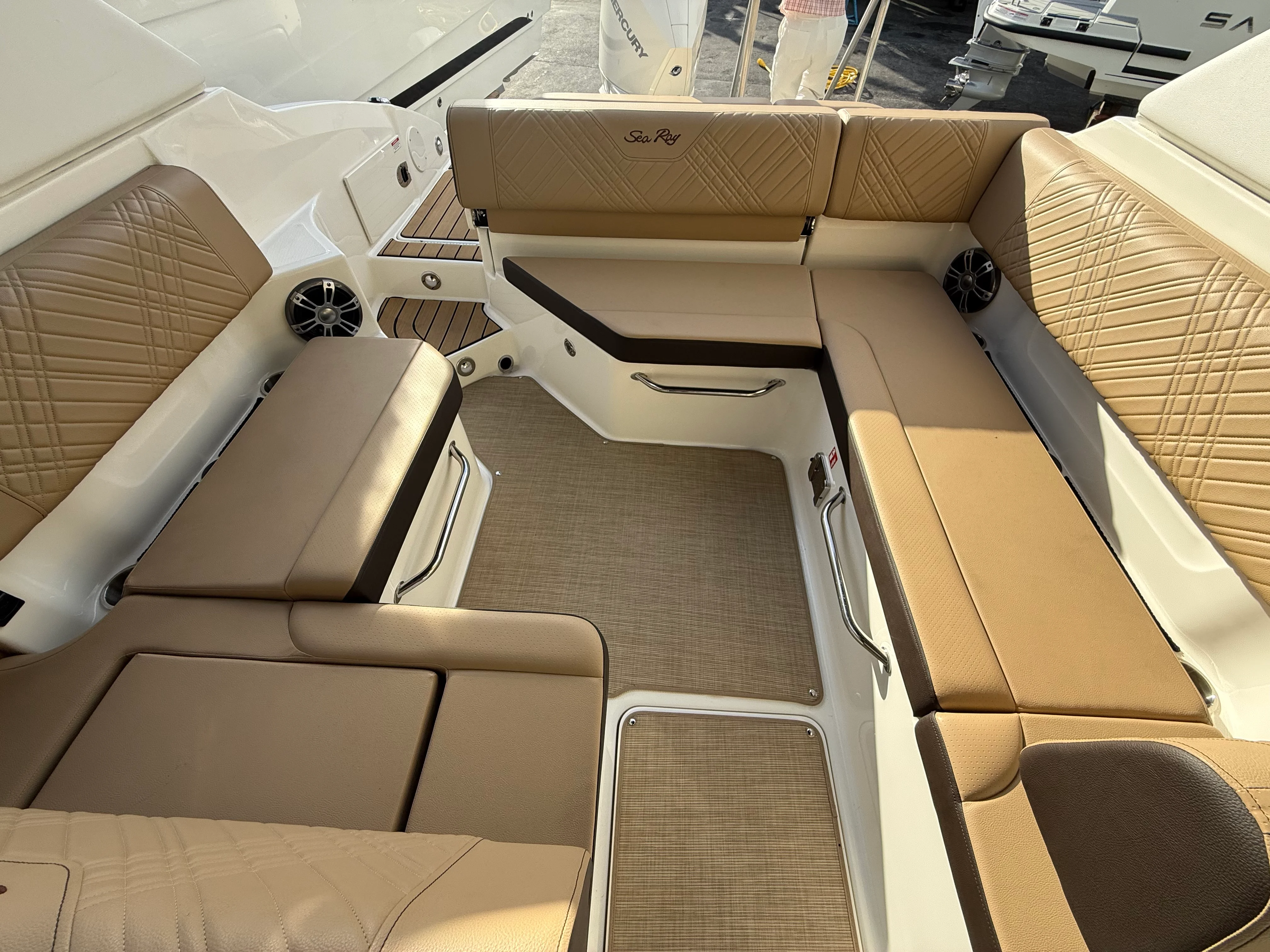 2025 Sea Ray SDX 250 Outboard Image Thumbnail #19