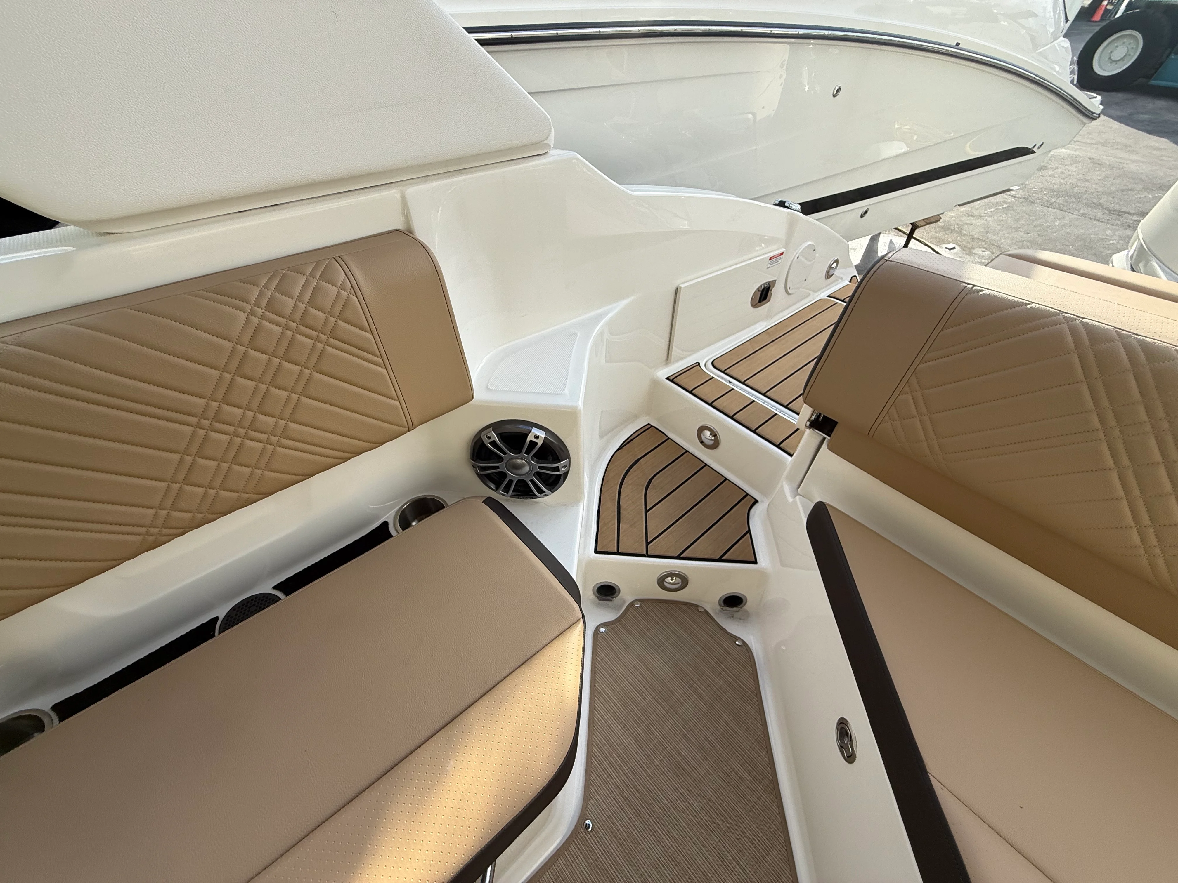 2025 Sea Ray SDX 250 Outboard Image Thumbnail #21