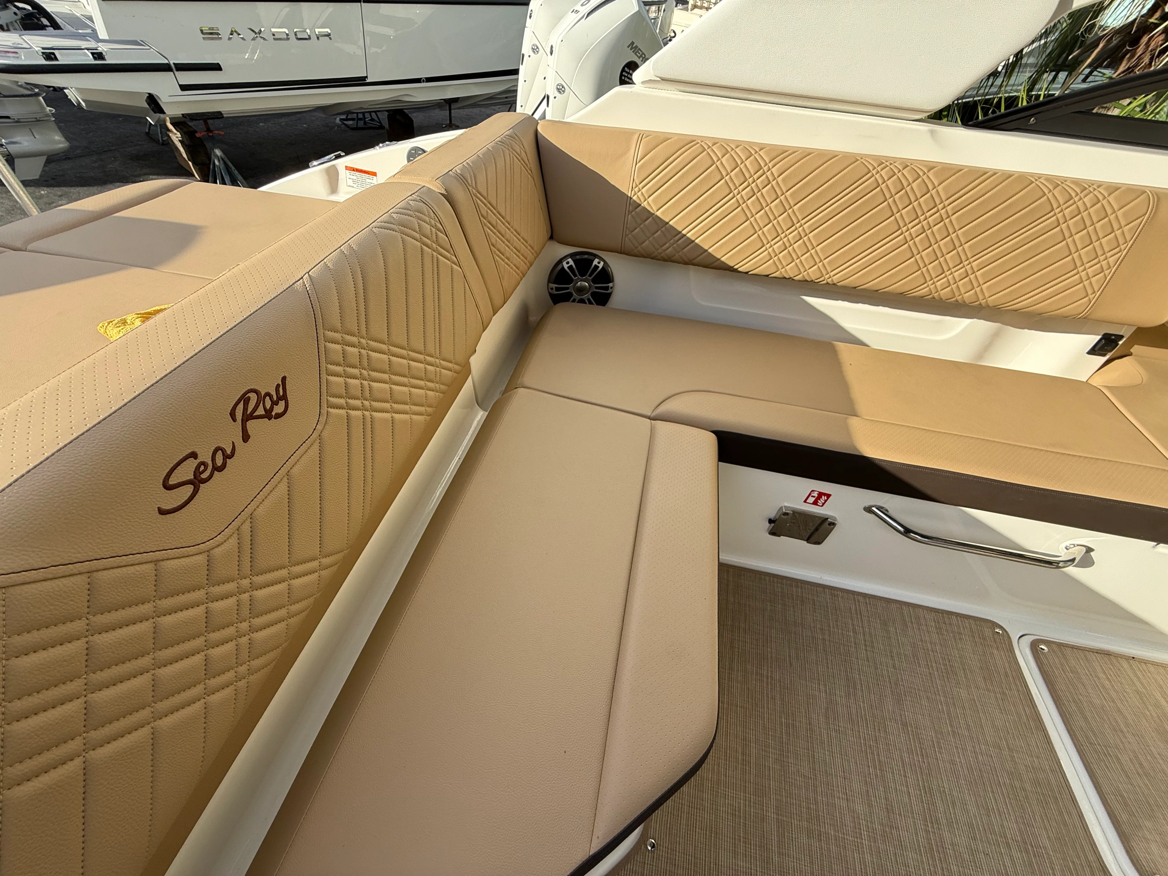 2025 Sea Ray SDX 250 Outboard Image Thumbnail #16