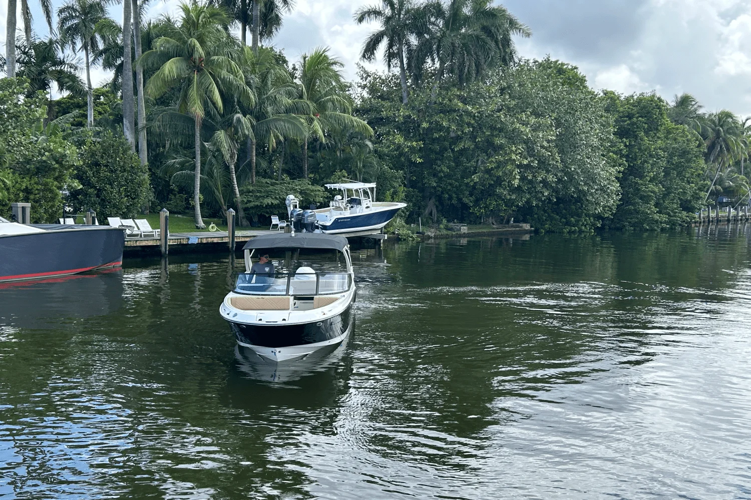 2025 Sea Ray SDX 250 Outboard Image Thumbnail #5