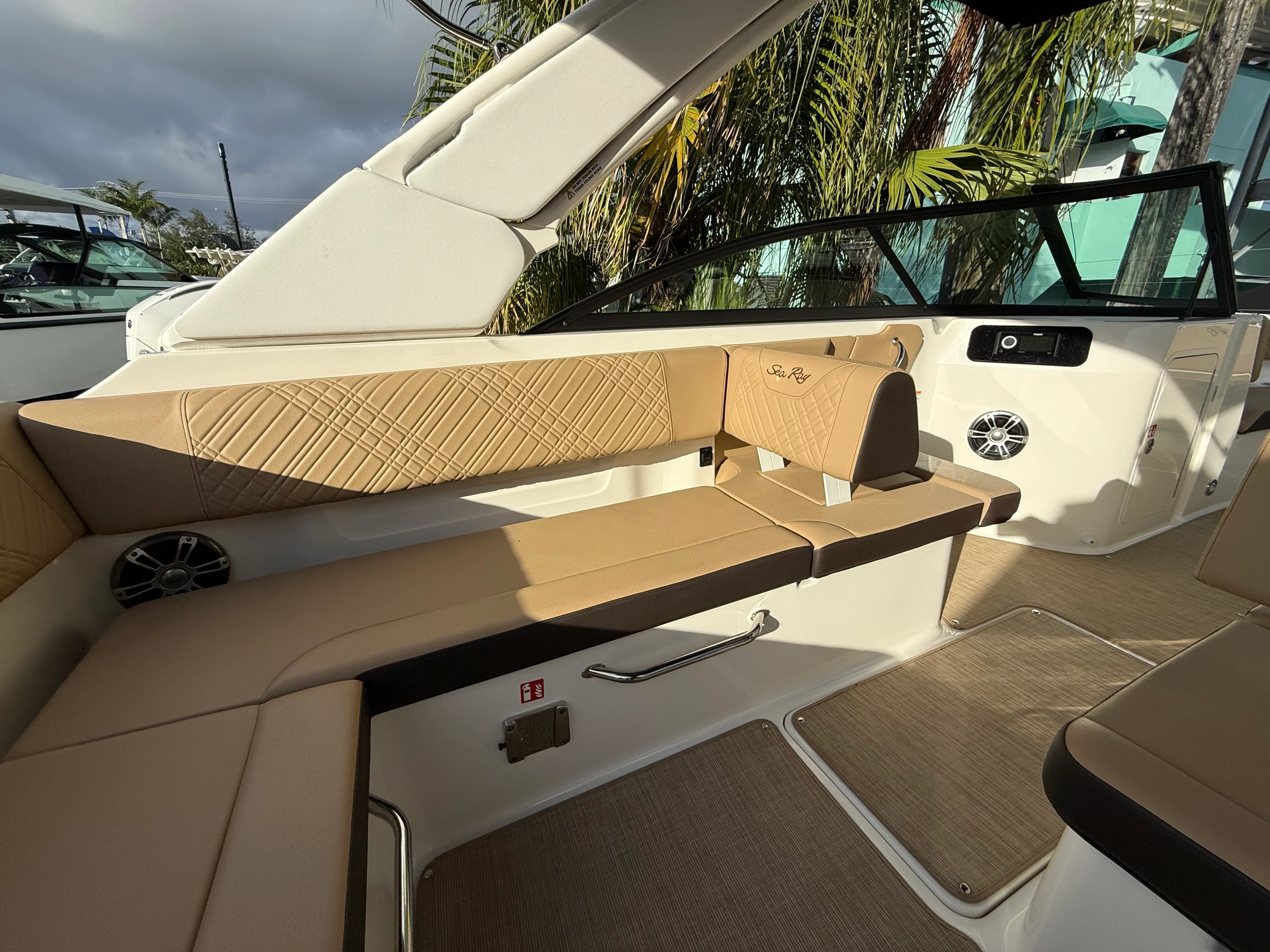 2025 Sea Ray SDX 250 Outboard Image Thumbnail #18