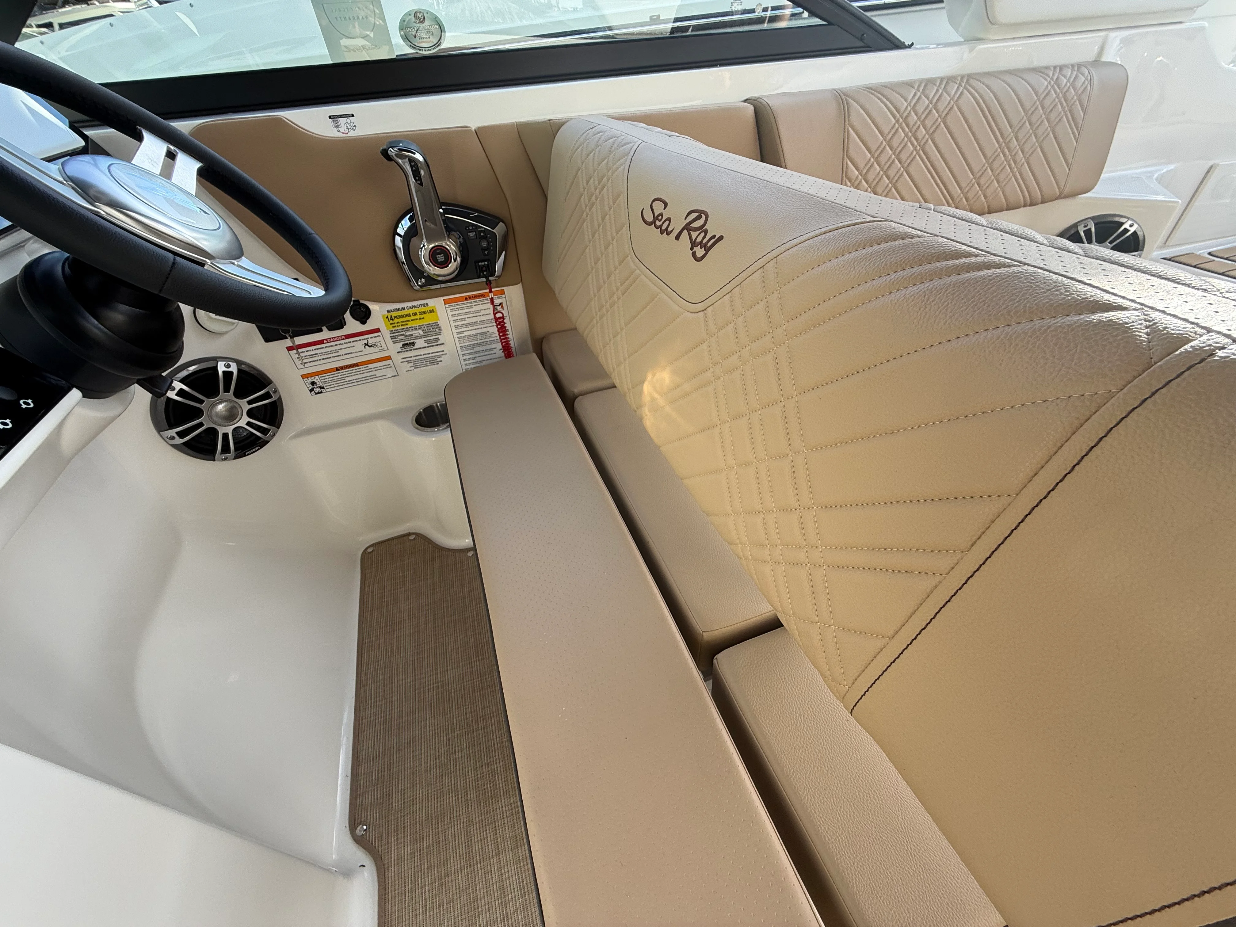 2025 Sea Ray SDX 250 Outboard Image Thumbnail #32