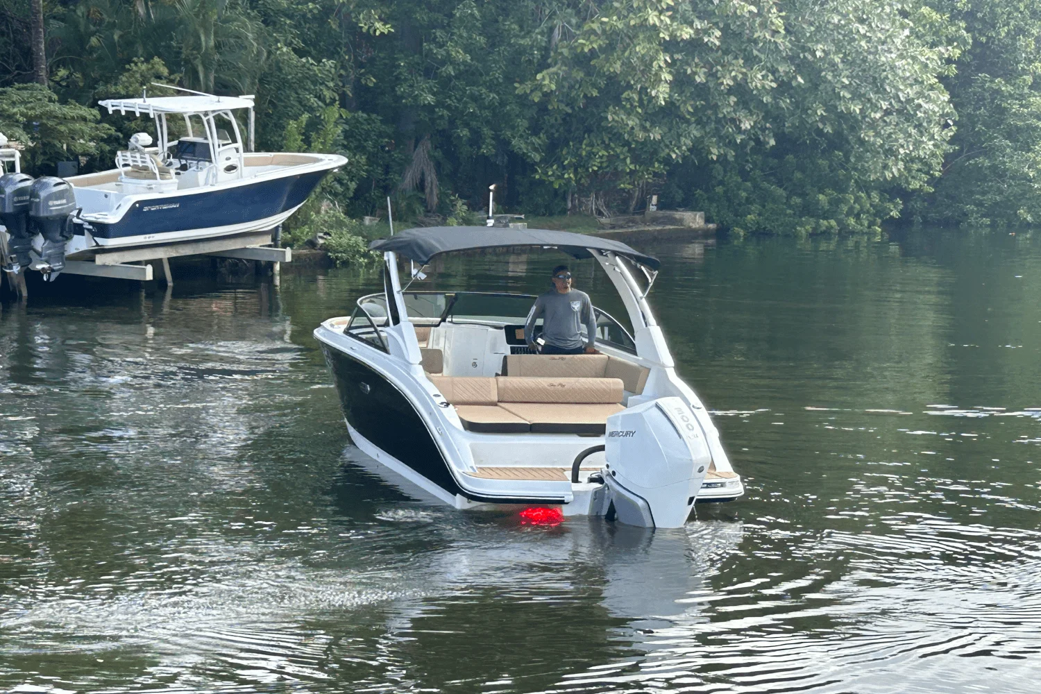 2025 Sea Ray SDX 250 Outboard Image Thumbnail #7