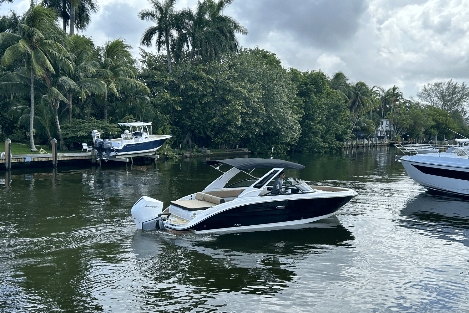 2025 Sea Ray SDX 250 Outboard Image Thumbnail #0