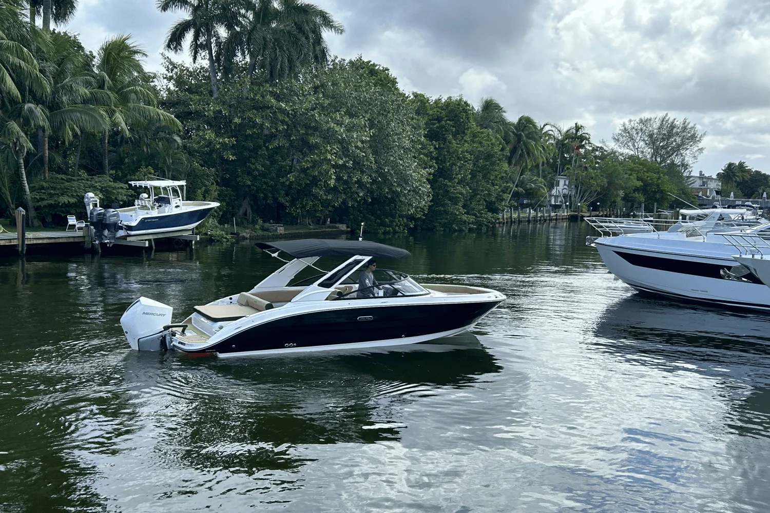 2025 Sea Ray SDX 250 Outboard Image Thumbnail #1