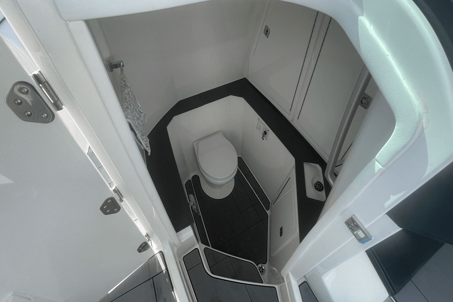 2022 Aviara AV32 OB Image Thumbnail #41