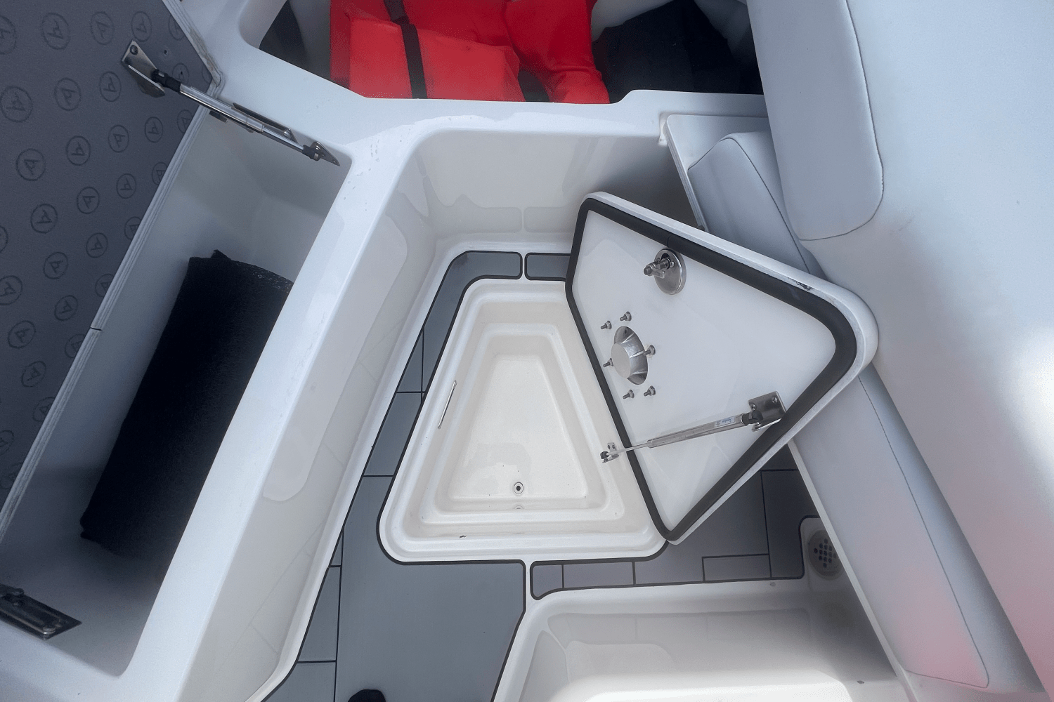 2022 Aviara AV32 OB Image Thumbnail #16