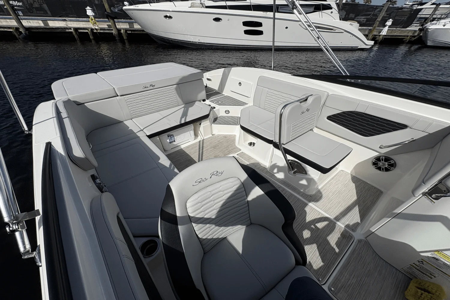 2023 Sea Ray 230 SPX Image Thumbnail #24