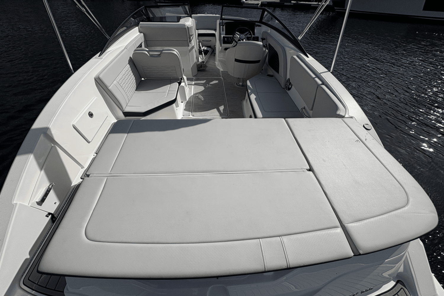 2023 Sea Ray 230 SPX Image Thumbnail #7