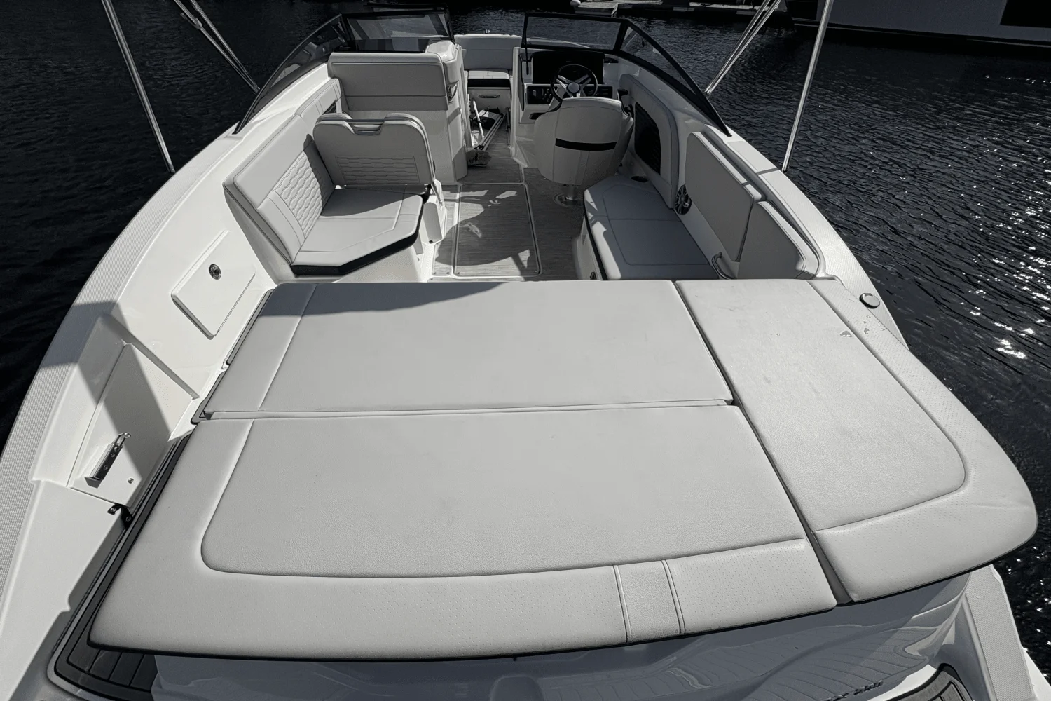 2023 Sea Ray 230 SPX Image Thumbnail #8