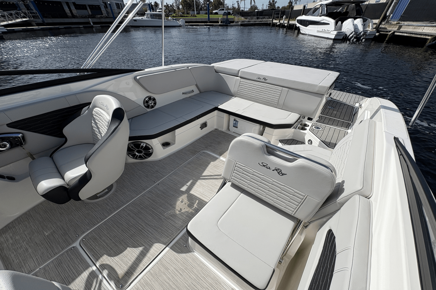 2023 Sea Ray 230 SPX Image Thumbnail #9